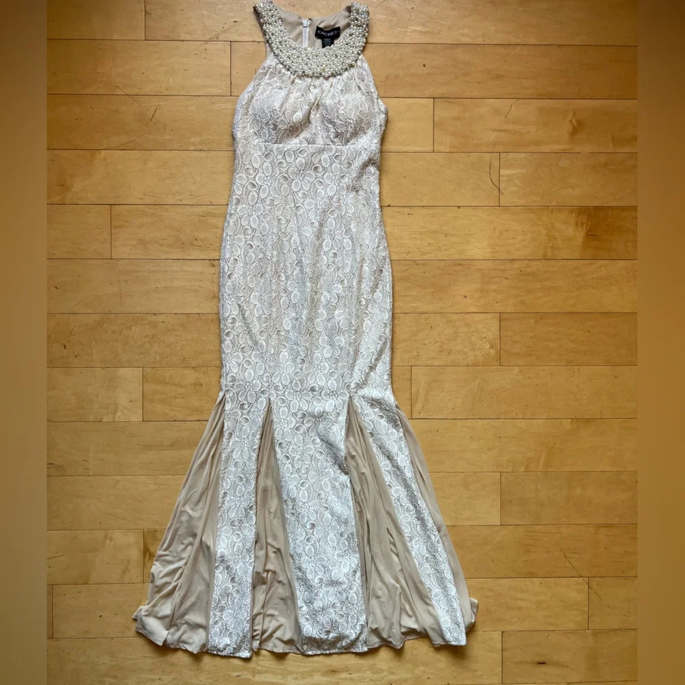 CATCHET IVORY LACE EVENING GOWN, Pearl, Lined, Mermaid, Formal, Metallic, size 4
